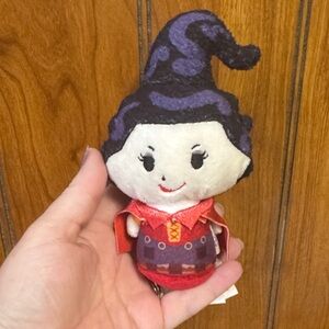 Plush hocus-pocus which